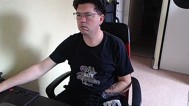 blueandwhite1 online show from 04-01-26, 02:36