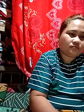 Snapshot of Weng_31 chatting on 09-13-25, 12:21 Weng 31 online show from 09-13-25, 12:21