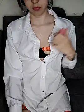 Snapshot of AnnieSparkle chatting on 09-10-25, 12:21 AnnieSparkle online show from 09-10-25, 12:21