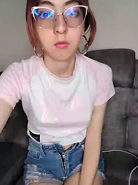 Snapshot of AnnieSparkle chatting on 09-12-25, 12:11 AnnieSparkle online show from 09-12-25, 12:11