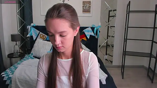 Snapshot of LoraSunnyy chatting on 09-28-25, 01:22 LoraSunnyy online show from 09-28-25, 01:22