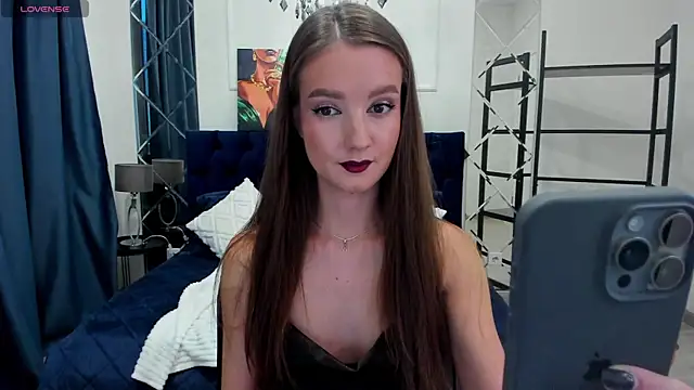 Snapshot of LoraSunnyy chatting on 10-14-25, 08:15 LoraSunnyy online show from 10-14-25, 08:15