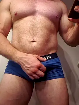 Snapshot of AlphaGymMale chatting on 09-11-25, 11:38 AlphaGymMale online show from 09-11-25, 11:38