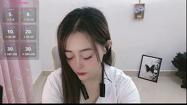 Snapshot of Abb-qiaoyi chatting on 10-14-25, 10:21 Abb-qiaoyi online show from 10-14-25, 10:21