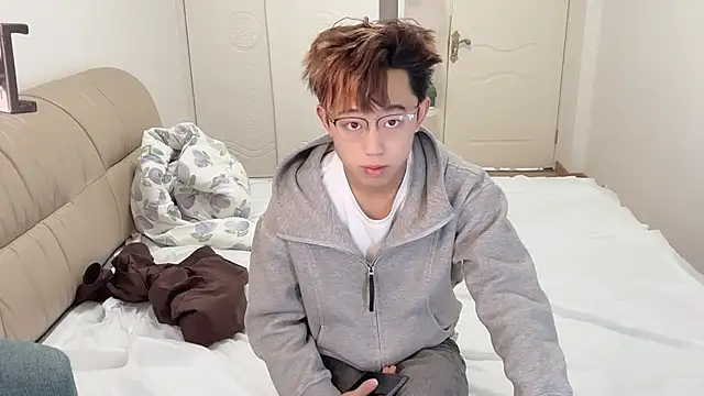 STxuguanhan online show from 12-04-25, 05:28