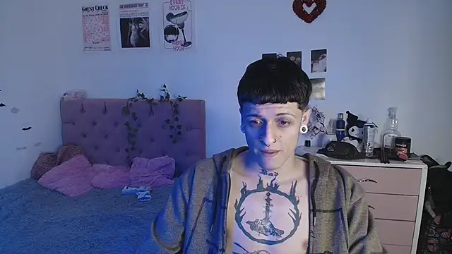 Snapshot of 2cyboy_ chatting on 09-11-25, 10:32 2cyboy online show from 09-11-25, 10:32