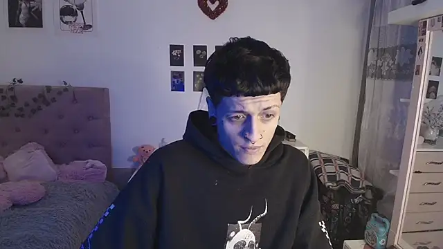 Snapshot of 2cyboy_ chatting on 10-02-25, 07:21 2cyboy online show from 10-02-25, 07:21