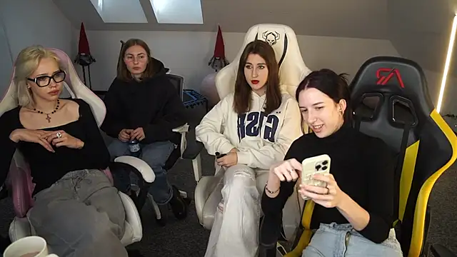 Snapshot of _Lili_054 chatting on 10-14-25, 10:38  Lili 054 online show from 10-14-25, 10:38