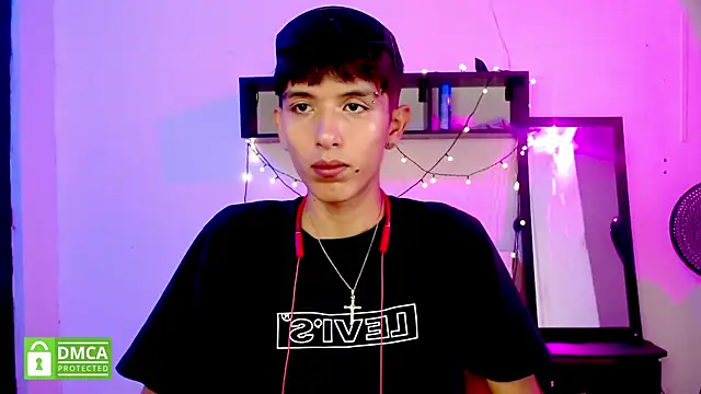 Snapshot of MAXIMILIANO__HOT chatting on 10-15-25, 03:01 MAXIMILIANO HOT online show from 10-15-25, 03:01