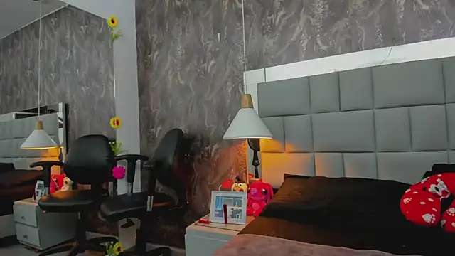 yiyisandoval online show from 02-12-26, 07:31