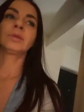 Roxanne Skye online show from 09-11-25, 06:08