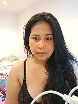 Snapshot of Alessandraa- chatting on 09-28-25, 10:26 Alessandraa- online show from 09-28-25, 10:26