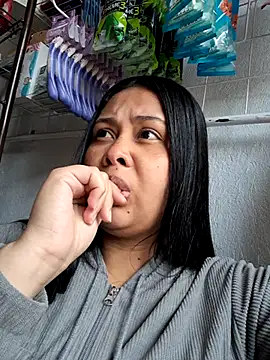 Snapshot of Alessandraa- chatting on 10-20-25, 03:45 Alessandraa- online show from 10-20-25, 03:45