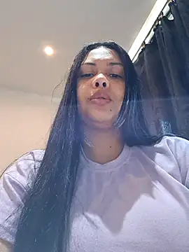 Snapshot of Alessandraa- chatting on 10-22-25, 12:27 Alessandraa- online show from 10-22-25, 12:27