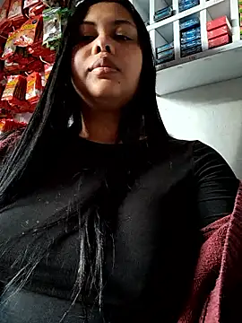 Snapshot of Alessandraa- chatting on 10-24-25, 09:44 Alessandraa- online show from 10-24-25, 09:44