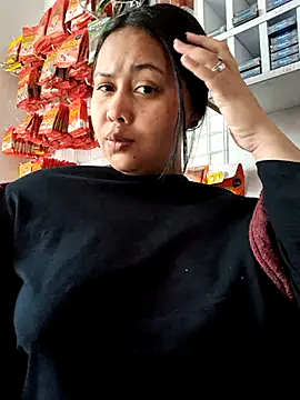 Snapshot of Alessandraa- chatting on 10-25-25, 04:13 Alessandraa- online show from 10-25-25, 04:13