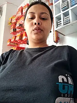 Snapshot of Alessandraa- chatting on 10-29-25, 04:09 Alessandraa- online show from 10-29-25, 04:09