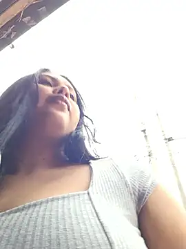 Snapshot of Alessandraa- chatting on 10-31-25, 07:37 Alessandraa- online show from 10-31-25, 07:37