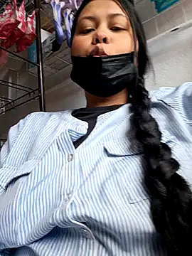 Snapshot of Alessandraa- chatting on 11-15-25, 02:57 Alessandraa- online show from 11-15-25, 02:57