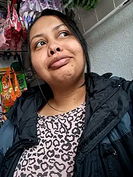 Snapshot of Alessandraa- chatting on 11-16-25, 06:35 Alessandraa- online show from 11-16-25, 06:35