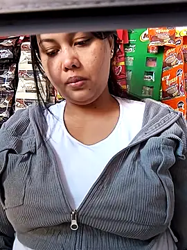 Snapshot of Alessandraa- chatting on 12-01-25, 01:49 Alessandraa- online show from 12-01-25, 01:49