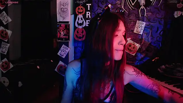 lilithword online show from 10-19-25, 01:12