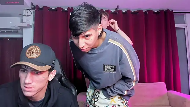 Snapshot of Handsomeboyss19 chatting on 10-04-25, 12:41 Handsomeboyss19 online show from 10-04-25, 12:41