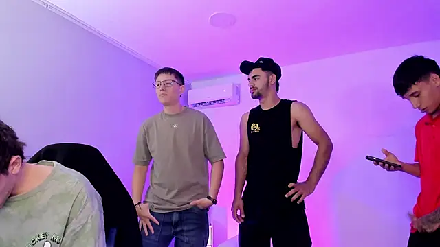 Handsomeboyss19 online show from 05-07-26, 08:47
