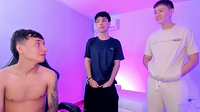 Handsomeboyss19 online show from 05-08-26, 08:47