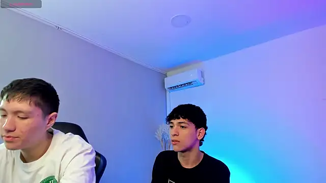 Handsomeboyss19 online show from 05-15-26, 08:49
