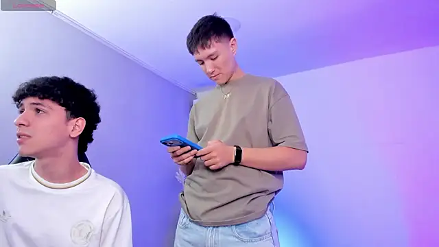Handsomeboyss19 online show from 05-18-26, 09:09