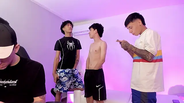 Handsomeboyss19 online show from 05-26-26, 08:49