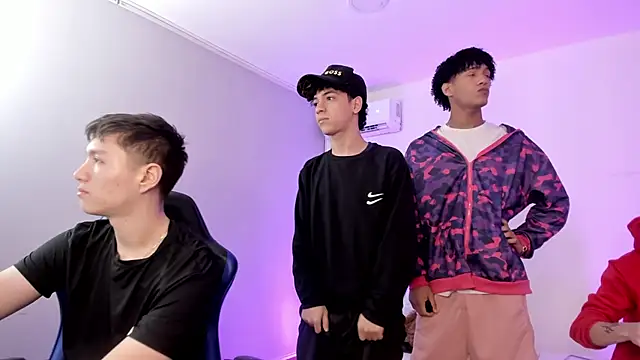 Handsomeboyss19 online show from 05-27-26, 08:50