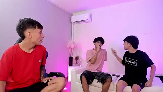 Handsomeboyss19 online show from 05-28-26, 08:39