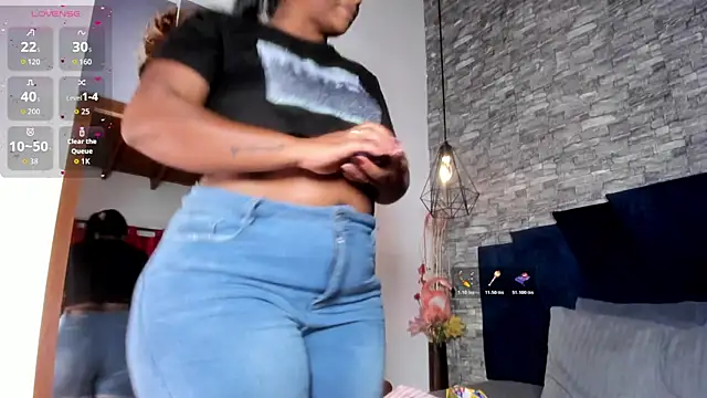 Snapshot of Emily_Brown18 chatting on 03-19-26, 04:27 Emily Brown18 online show from 03-19-26, 04:27