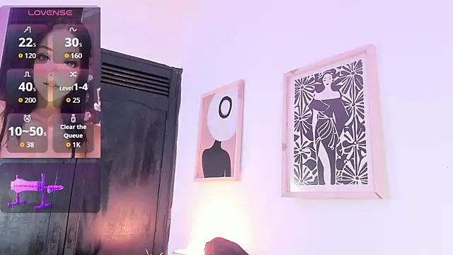 Snapshot of valentinna_montess chatting on 10-29-25, 01:24 valentinna montess online show from 10-29-25, 01:24