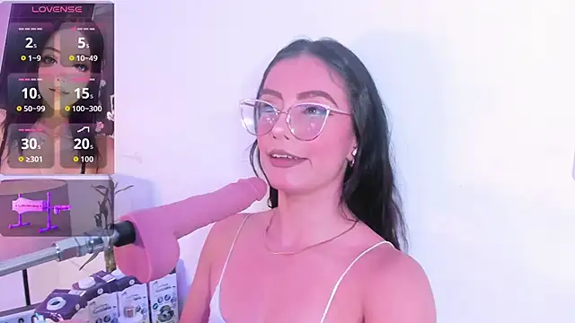 Snapshot of valentinna_montess chatting on 02-11-26, 12:43 valentinna montess online show from 02-11-26, 12:43