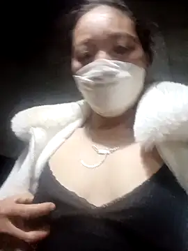 Snapshot of Phuong_xxx chatting on 12-16-25, 04:12 Phuong xxx online show from 12-16-25, 04:12