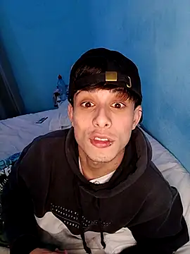 Snapshot of matiatr1112 chatting on 11-13-25, 05:39 matiatr1112 online show from 11-13-25, 05:39