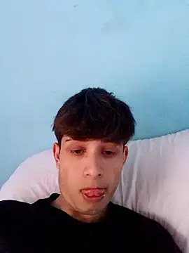 Snapshot of matiatr1112 chatting on 11-17-25, 04:57 matiatr1112 online show from 11-17-25, 04:57