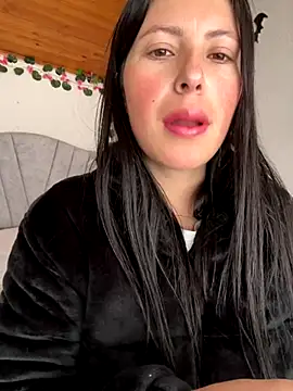 Mia salinass online show from 10-28-25, 07:05