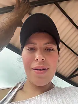 Mia salinass online show from 07-05-26, 07:43