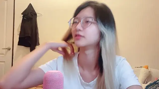 Snapshot of xu9920 chatting on 09-12-25, 01:11 xu9920 online show from 09-12-25, 01:11