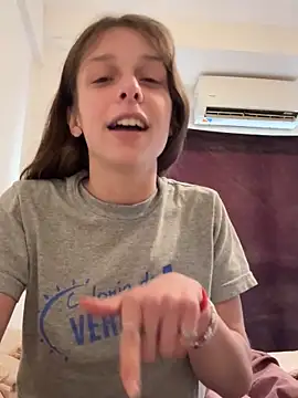 Snapshot of LittleJulietta chatting on 09-09-25, 06:07 LittleJulietta online show from 09-09-25, 06:07