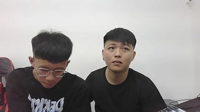 zhu000000 online show from 04-12-26, 07:35