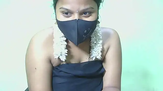 Snapshot of Shneeha_le chatting on 12-01-25, 05:34 Shneeha le online show from 12-01-25, 05:34
