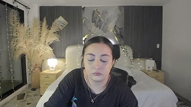 SarahCastro1  online show from 03-02-26, 03:52