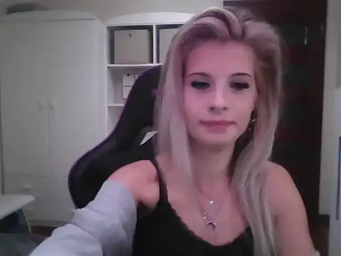 KristineGlow online show from 10-01-25, 02:23