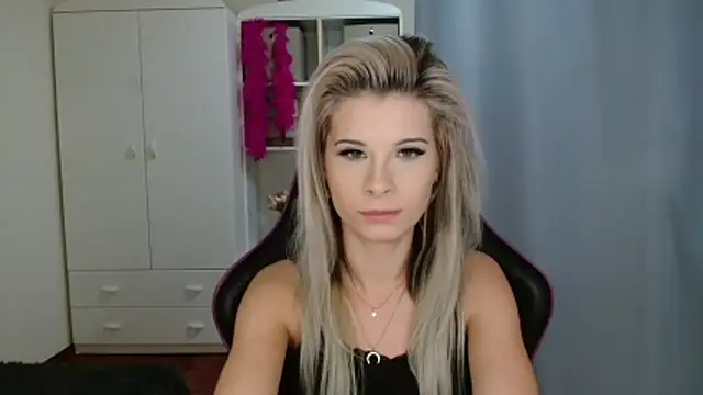 KristineGlow online show from 10-28-25, 03:58