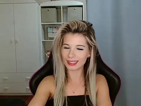 KristineGlow online show from 11-25-25, 07:14